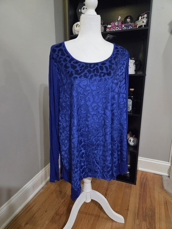 Kim Rogers Tops - Kim Rogers Royal Blue Leopard-Texture Long Sleeve Scoop Neck Top